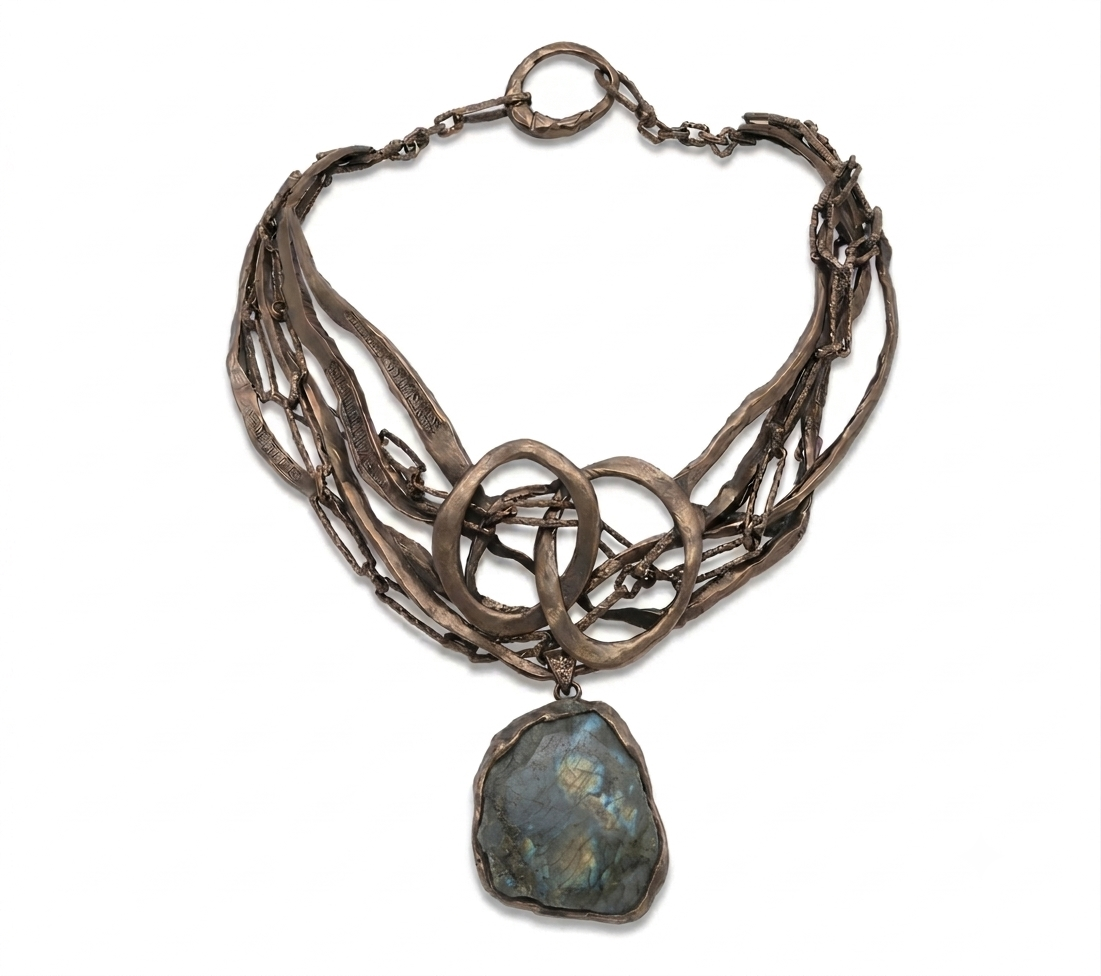Girocollo Flutto in bronzo naturale con Labradorite, collezione Intrecci di Tiziana Piola