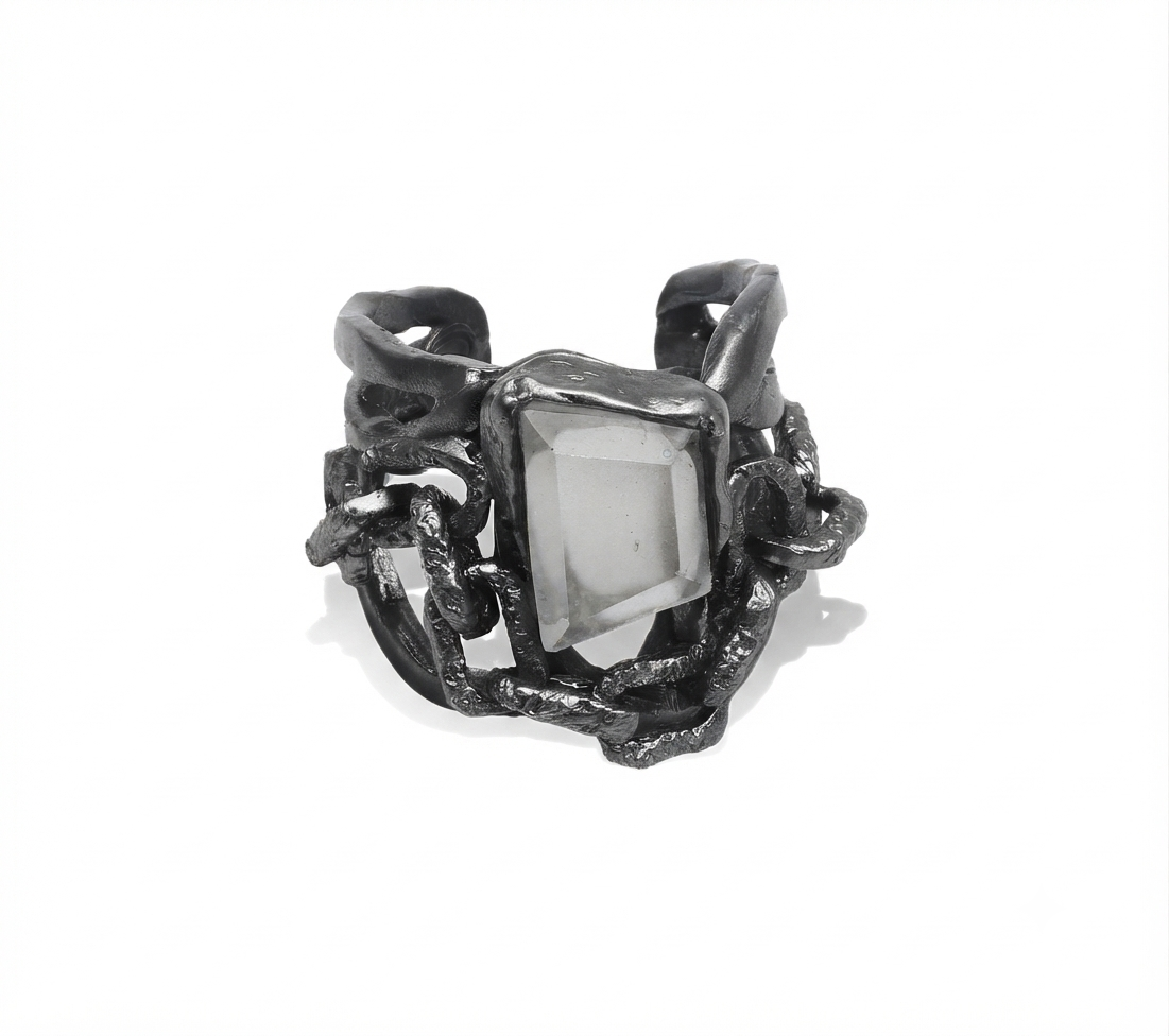 Anello Goccia in argento 925 invecchiato con Cristallo di Rocca, collezione Intrecci di Tiziana Piola