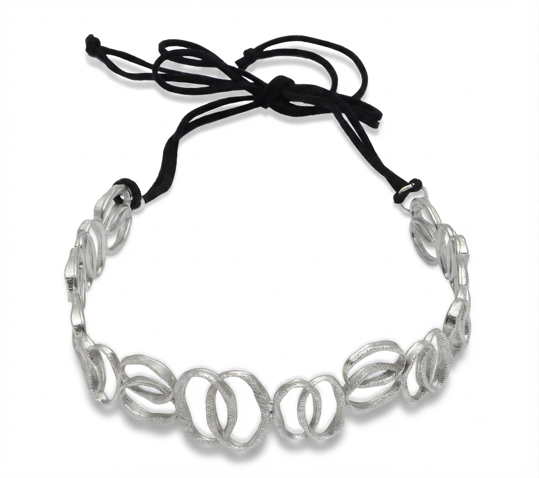 Collarino Presenza in argento 925 con lacci in camoscio nero, collezione Identity di Tiziana Piola